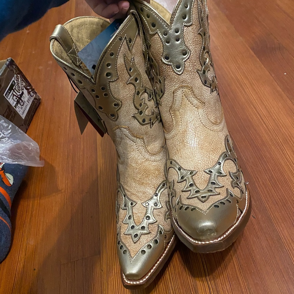 Ariat bridal collection boots. Size 8M. New with tags. Originally sell for 280